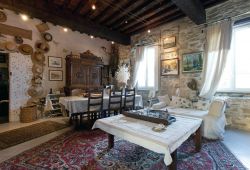 People furnished the cailar