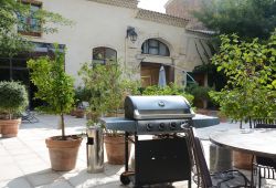 rental of the old abbey of Franquevaux, gite Lou Pitchoun