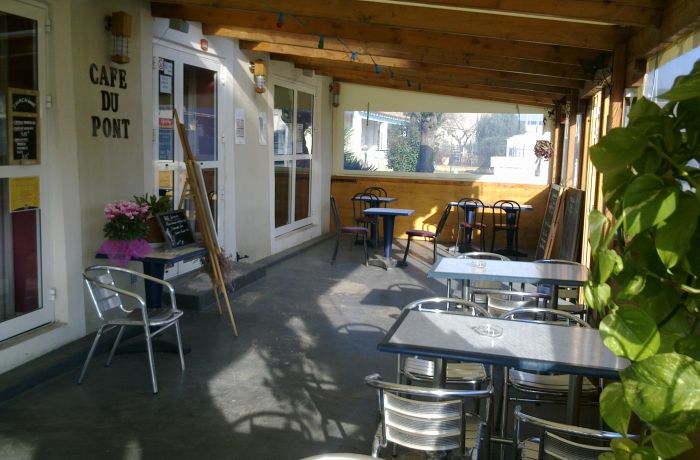 bridge cafe