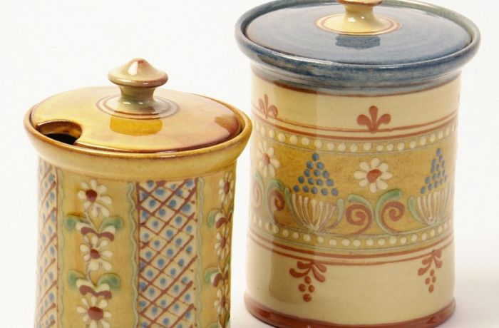 Le Cailar pottery