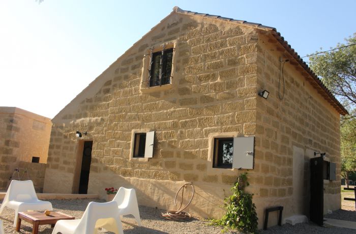 rental farmhouse les hourtès gîte le moulin manade agnel Le Cailar