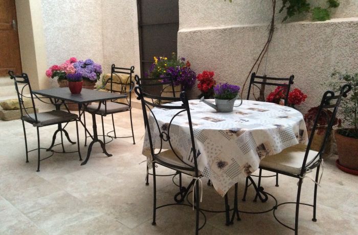 rental at Remyette Clévacances interior courtyard