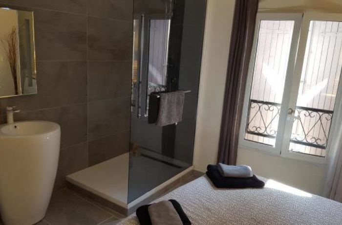 rental the Louvre room 2 Vauvert