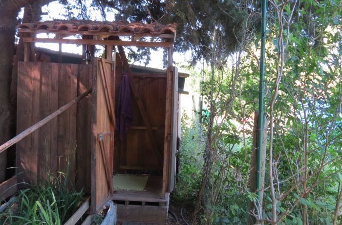 dormitory room natural welcome solar shower