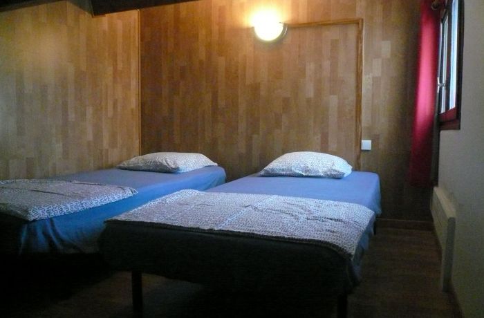 meublé de tourisme Studio Rouge à Vauvert mezzanine chambre 2