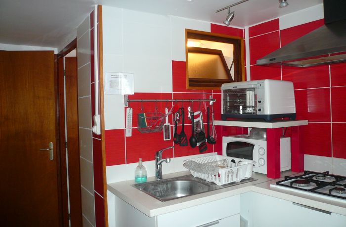 meublé de tourisme Studio Rouge à Vauvert coin cuisine