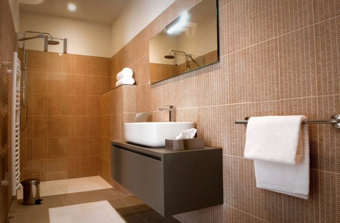 Gîtes de France 5 ears Chateau Bellefontaine Mansion bathroom suite 1
