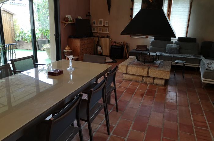 room rental at the house of the Saint Louis Gate Vauvert table d'hôtes