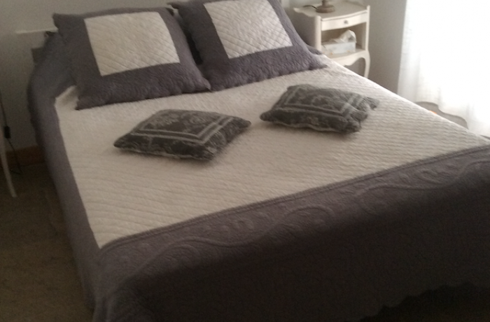 rental at Remyette Vauvert room with 140 cm bed