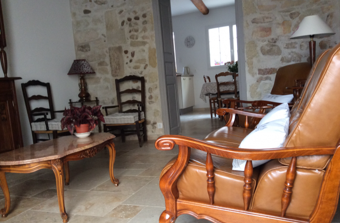 rental at Remyette Vauvert salon