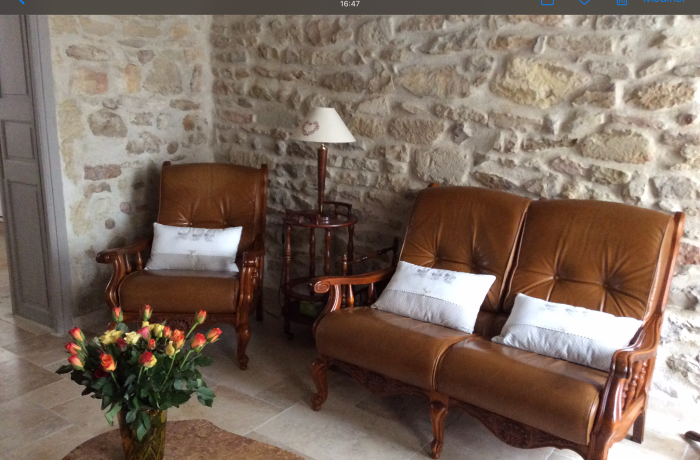 rental at Remyette Vauvert salon