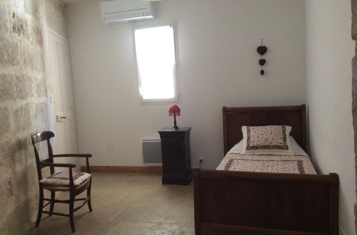 rental at Remyette Vauvert room with 90 cm bed
