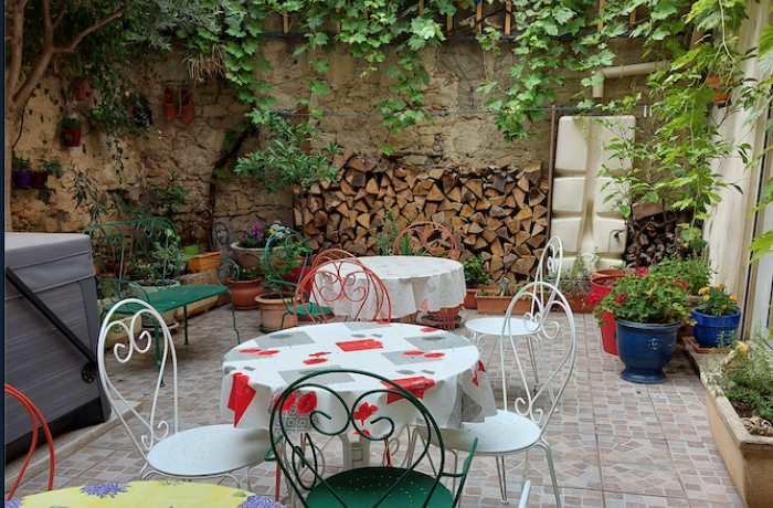 indoor breakfast area