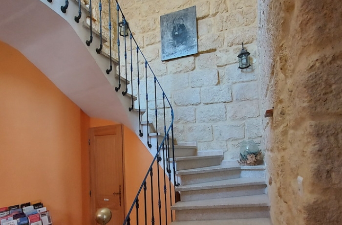 stairs for bedrooms in southern colors