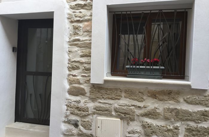 The Greek Shed cottage in Vauvert, facade entrance