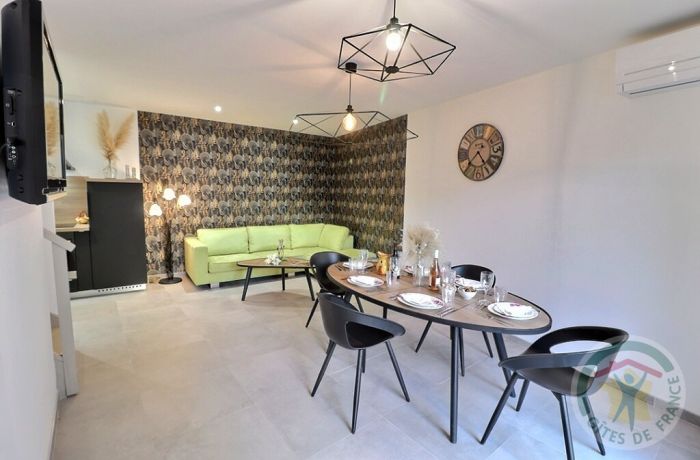 the chapel lodgings in vauvert salon