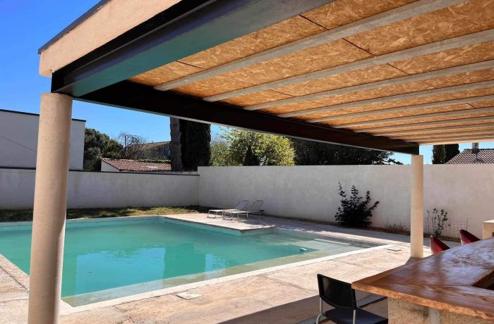 Mathilo room in Franquevaux with terrace and swimming pool