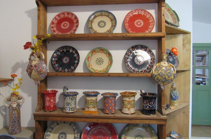 Le Cailar pottery