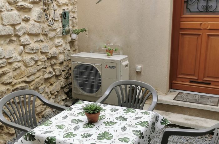 rental the cottages under the olive tree cottage Le mazet under the olive tree dining area