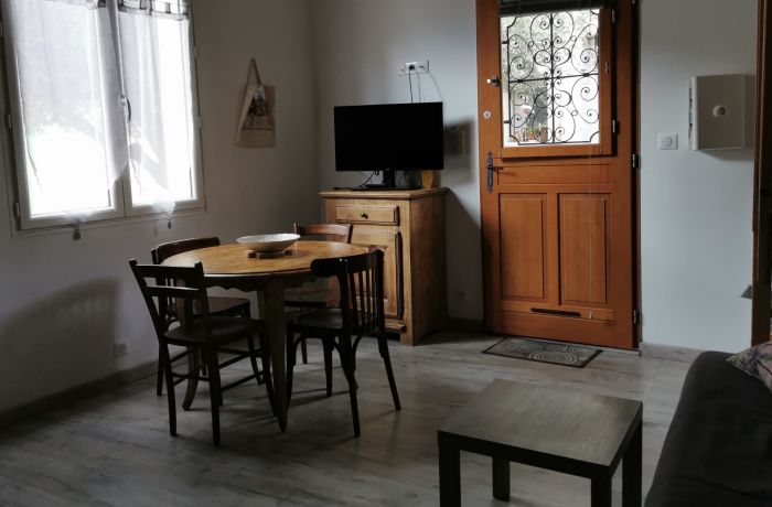 rental the cottages under the olive tree cottage Le mazet under the olive tree dining room