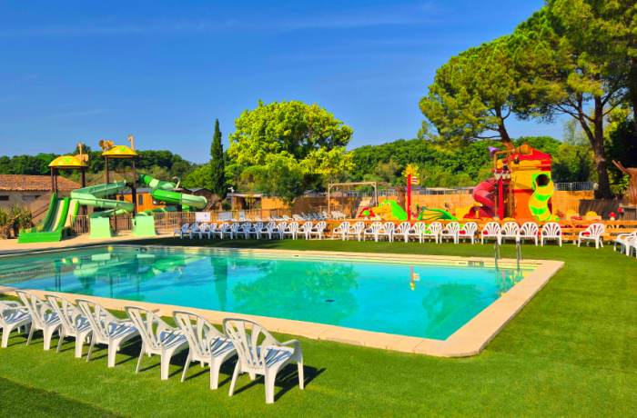 Camping Monte Cristo à Vauvert, piscine et jeux aquatiques