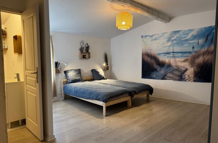 furnished tourist accommodation in Aimargues, room on the 2nd floor